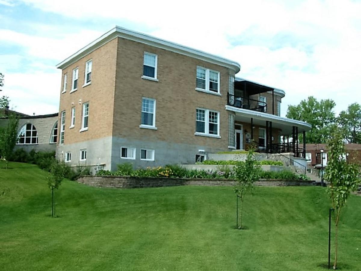 Auberge Le St-Georges Saguenay Exterior photo
